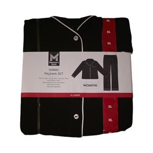 Womans 2- Piece Set Black/ White Long Sleeve Pajamas Very Soft
